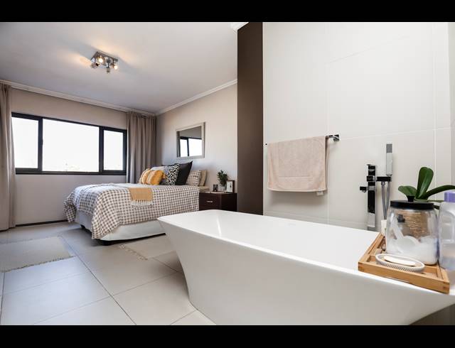 2 BEDROOM APARTMENT FOR SALE IN UMHLANGA CENTRAL